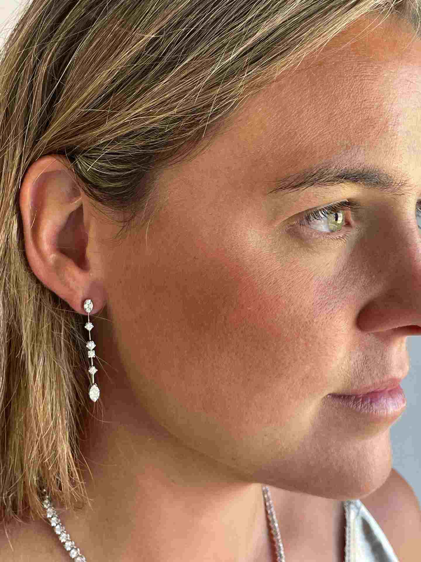 MULHOUSE long earrings in 18k white gold with diamonds