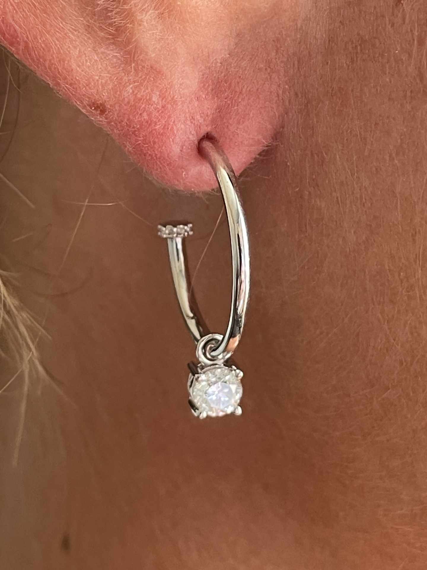 ANTIBES earrings, 18k white gold hoops with a diamond solitaire