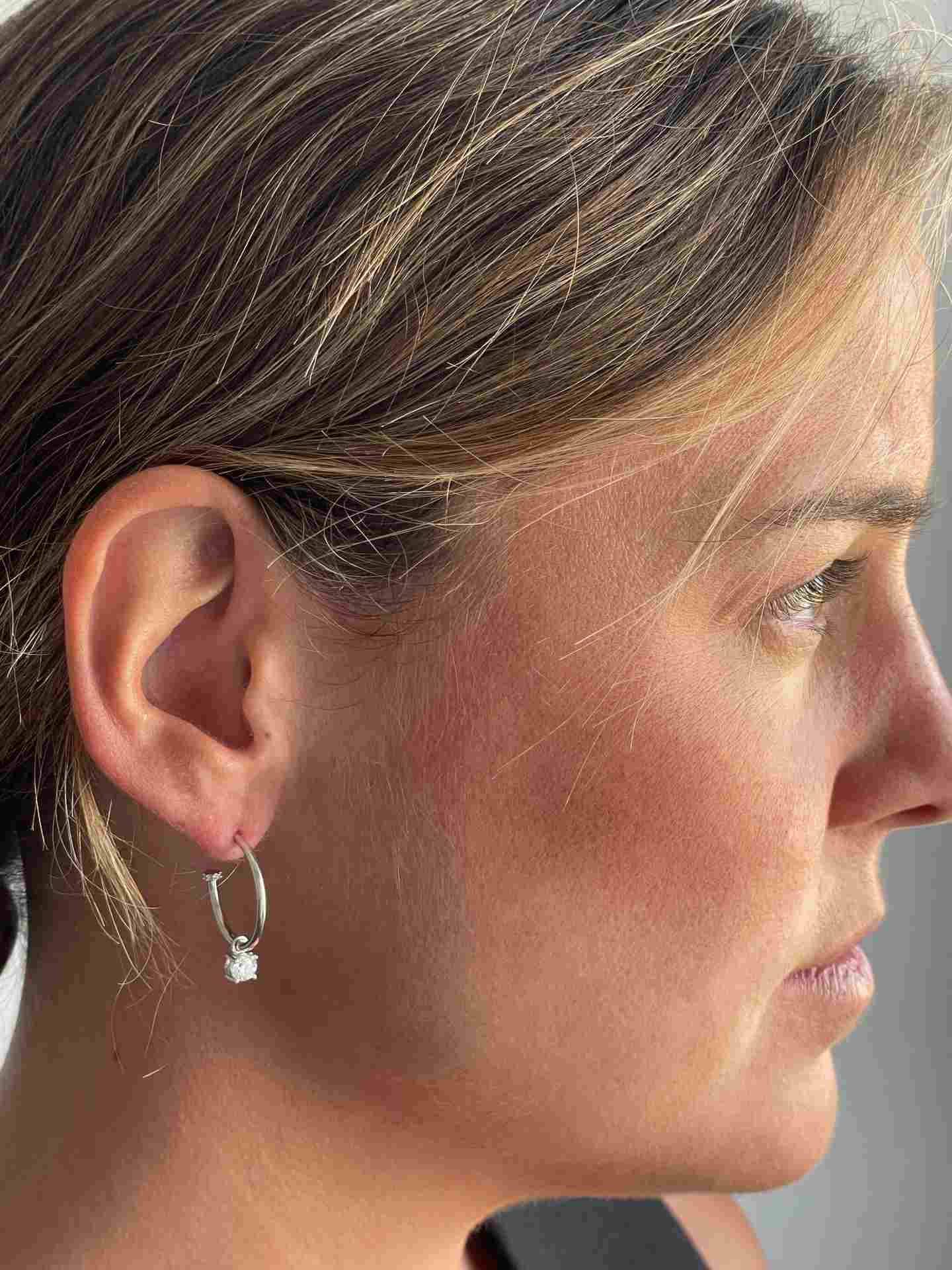 ANTIBES earrings, 18k white gold hoops with a diamond solitaire