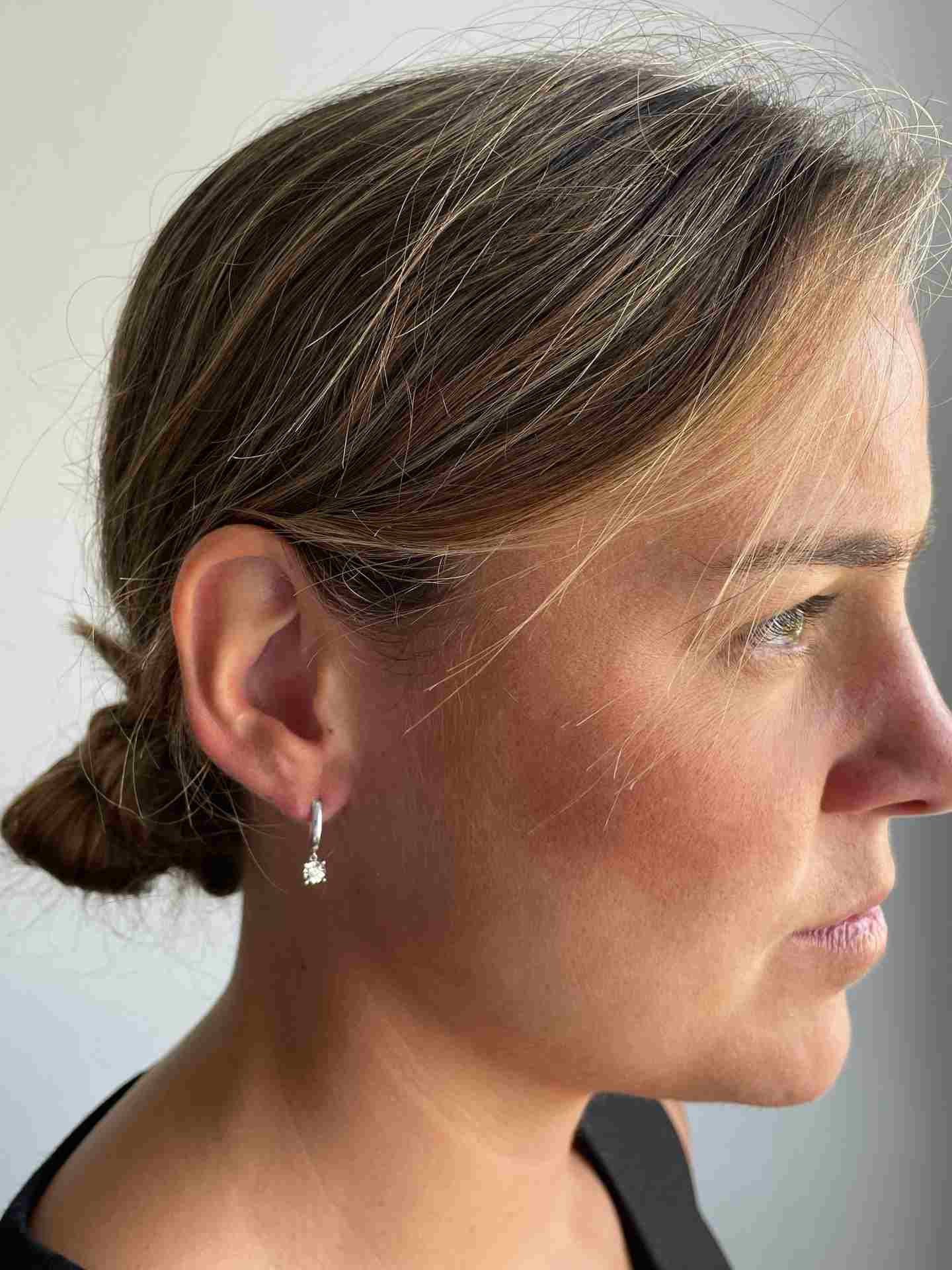 COLMAR earring, 18k white gold hoop with hanging diamond.