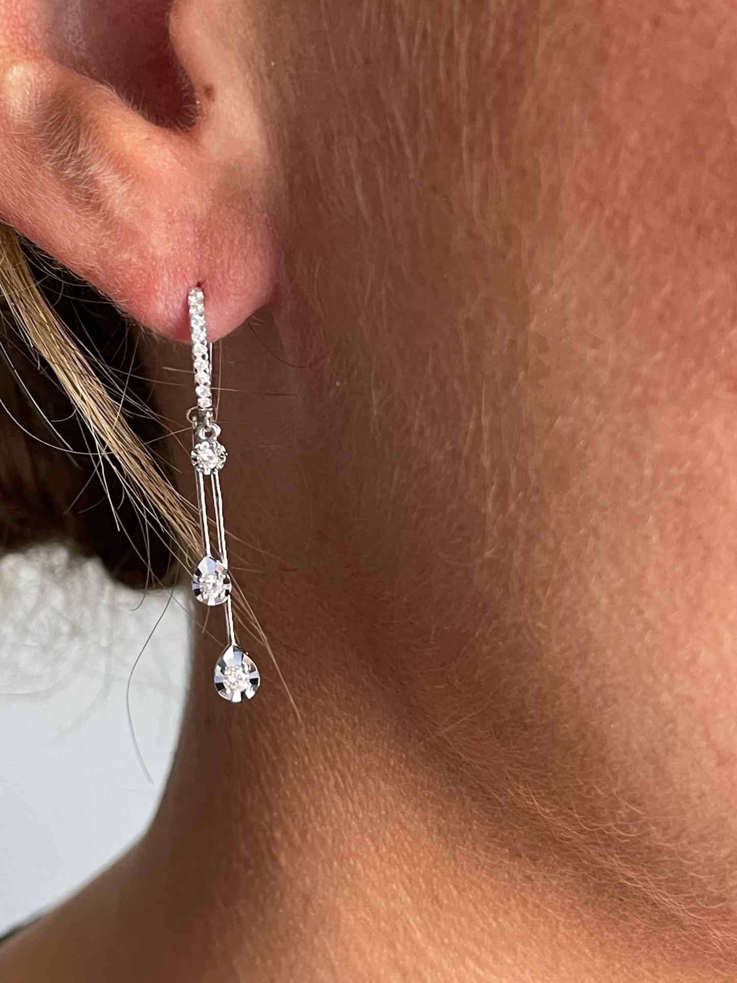 NANCY earring in 18k white gold with diamonds.