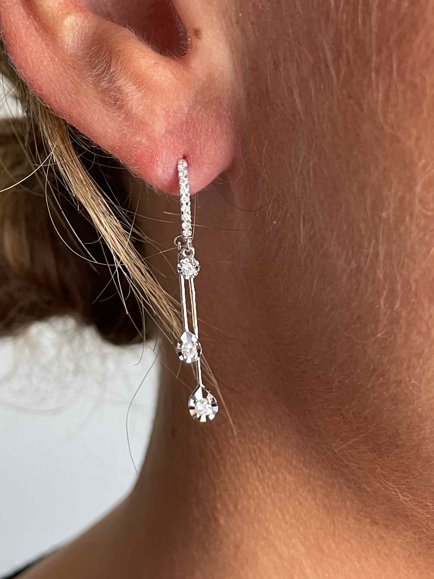 NANCY earring in 18k white gold with diamonds.
