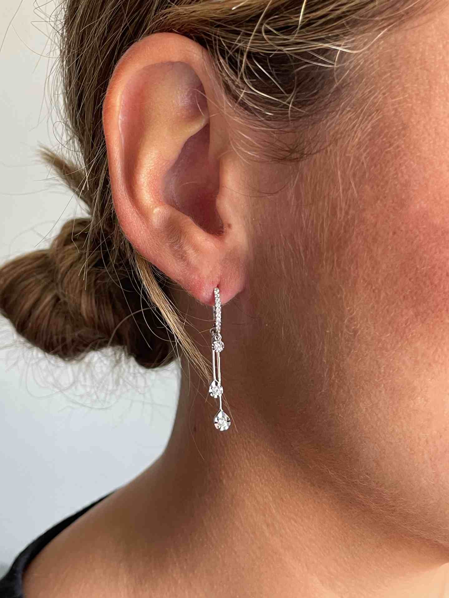NANCY earring in 18k white gold with diamonds.