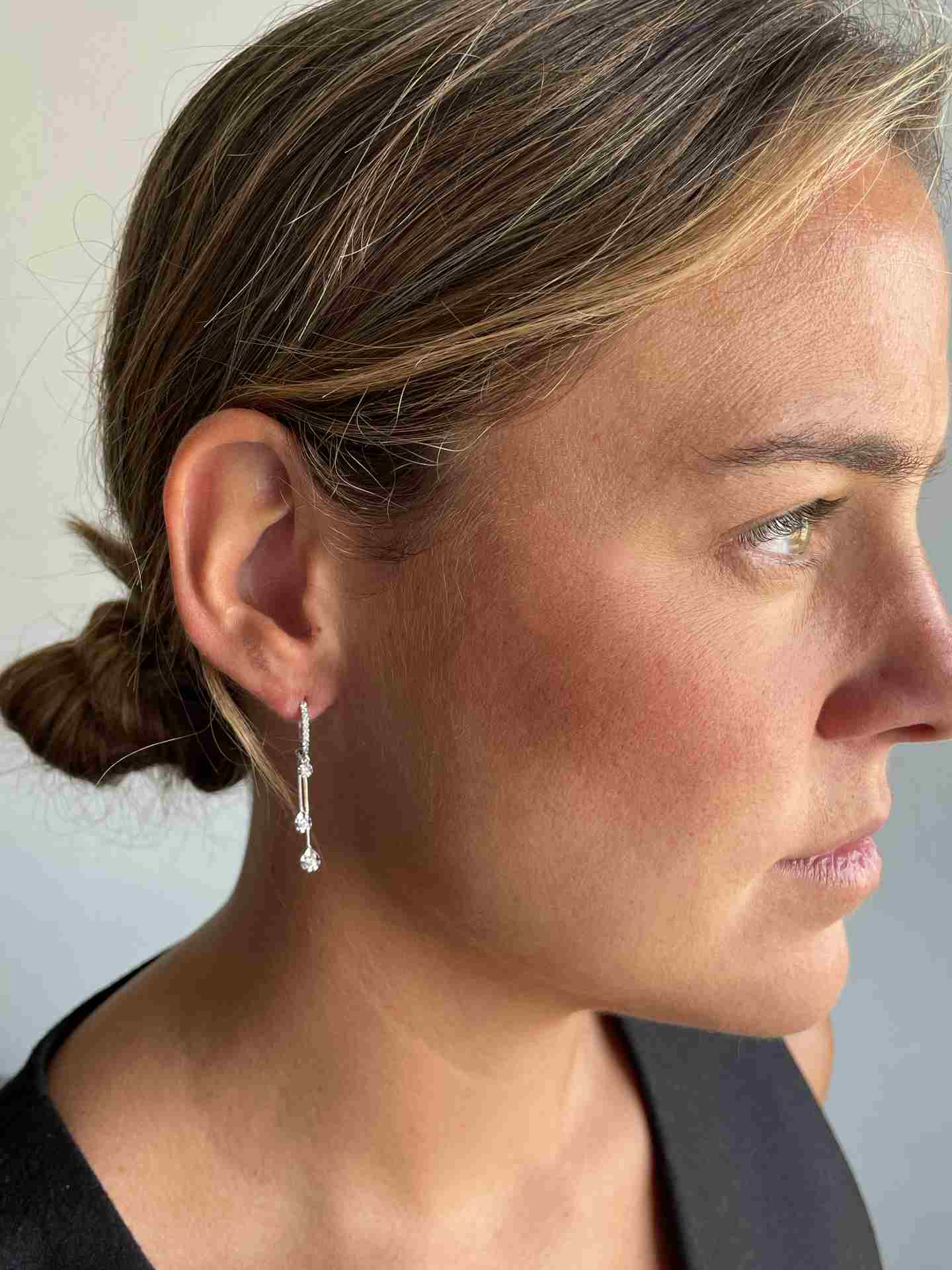 NANCY earring in 18k white gold with diamonds.