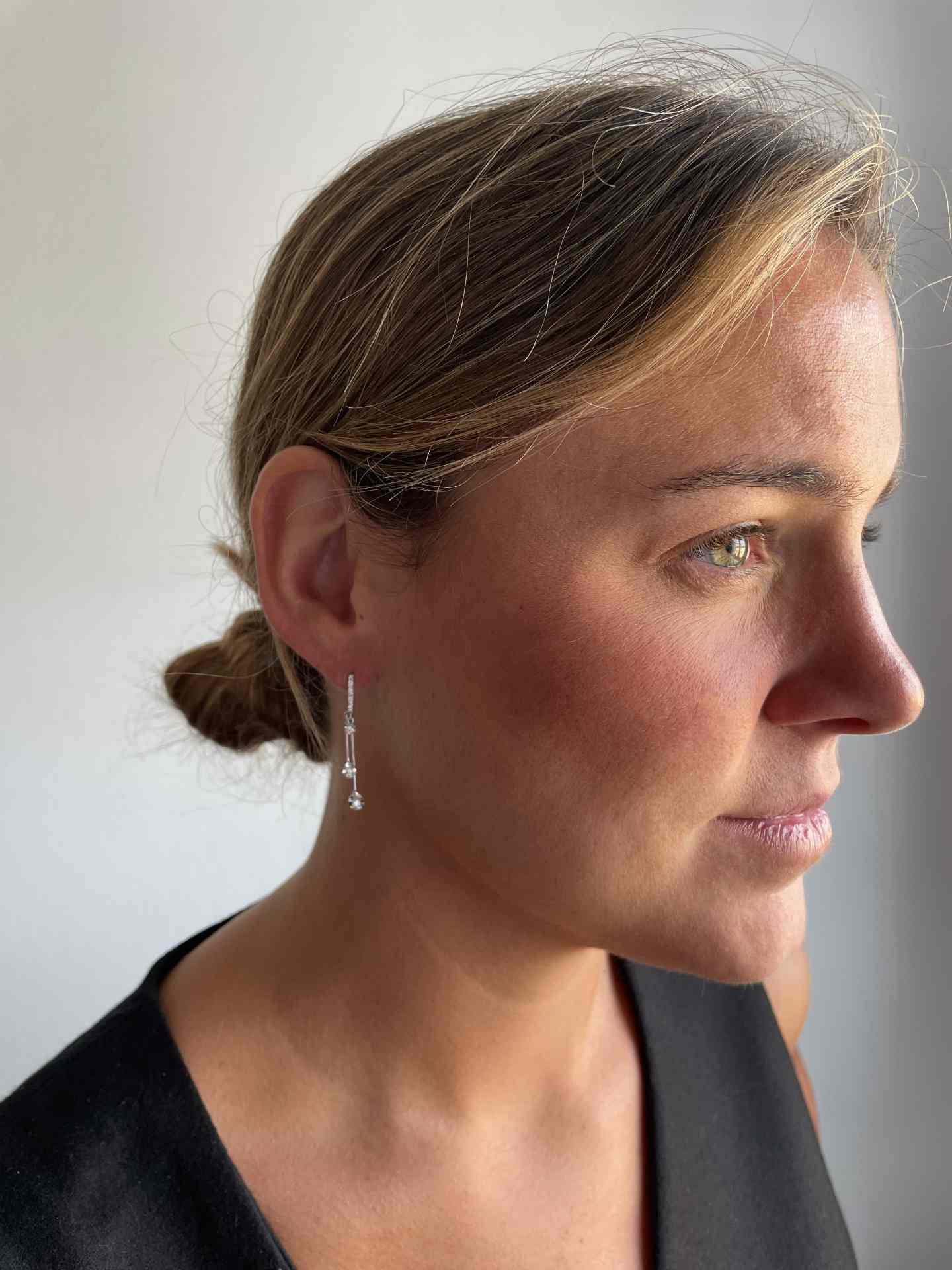 NANCY earring in 18k white gold with diamonds.