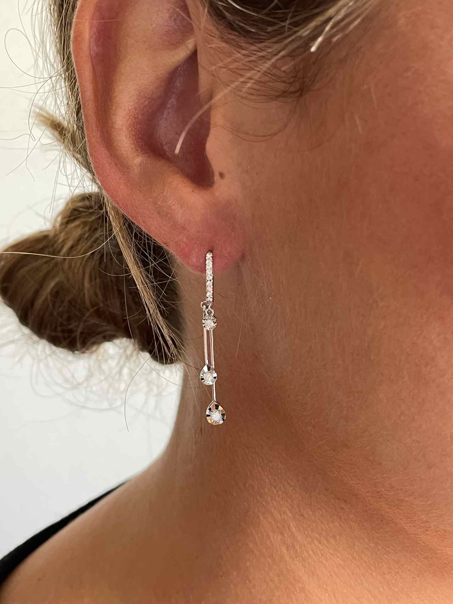 NANCY earring in 18k white gold with diamonds.