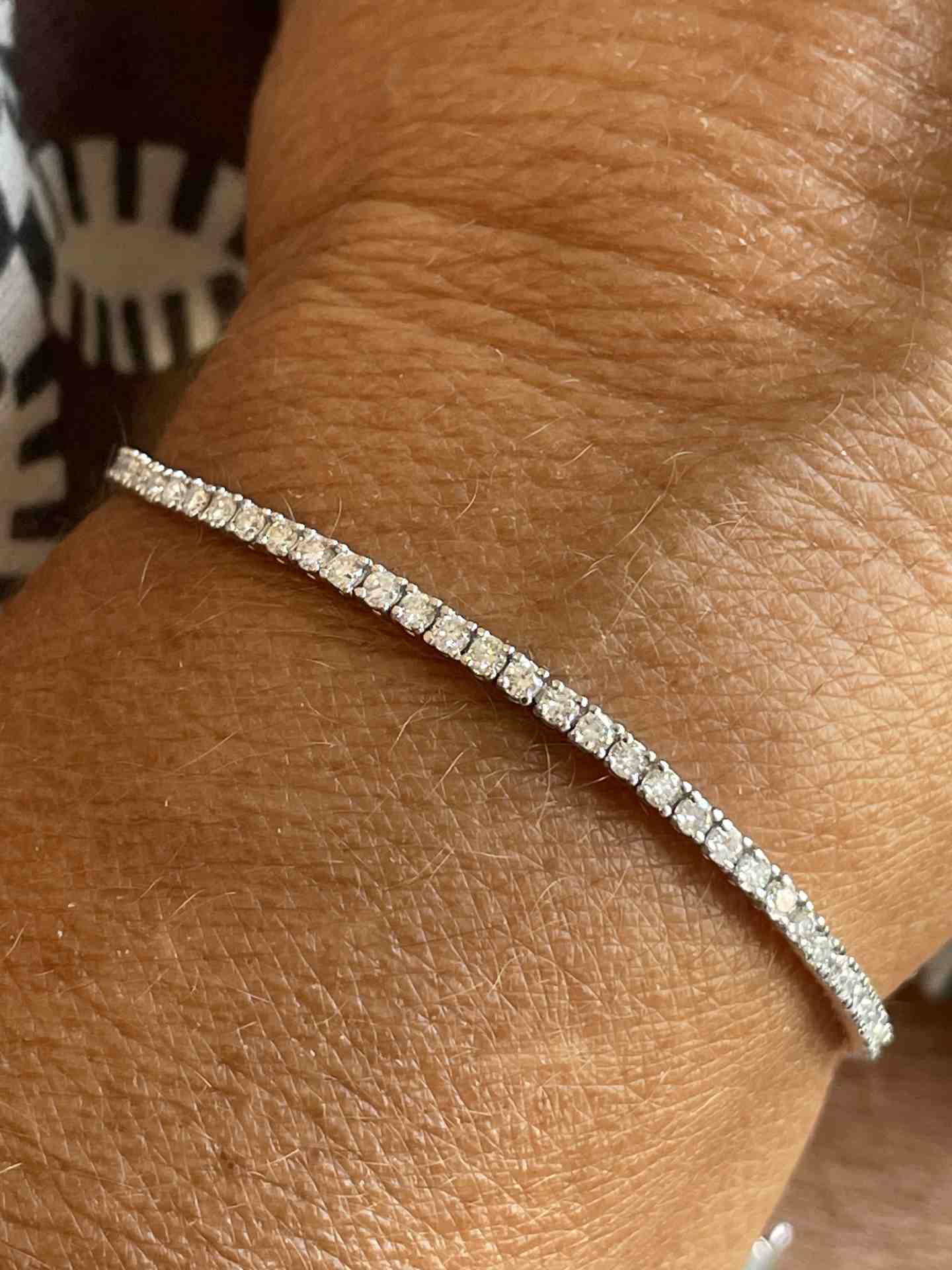 Pulsera LE MANS riviere ajustable de brillantes en oro blanco 18 ktes.