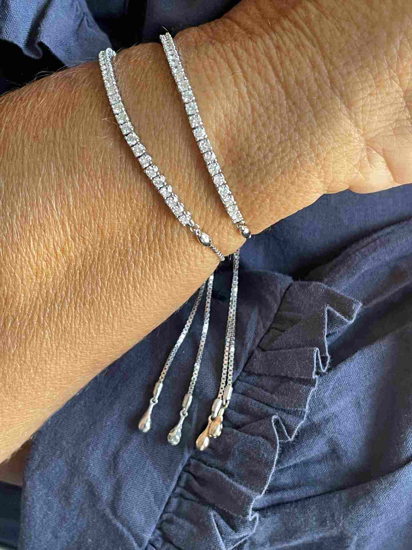 Pulsera ALBI riviere ajustable en oro blanco de 18 ktes con brillantes.