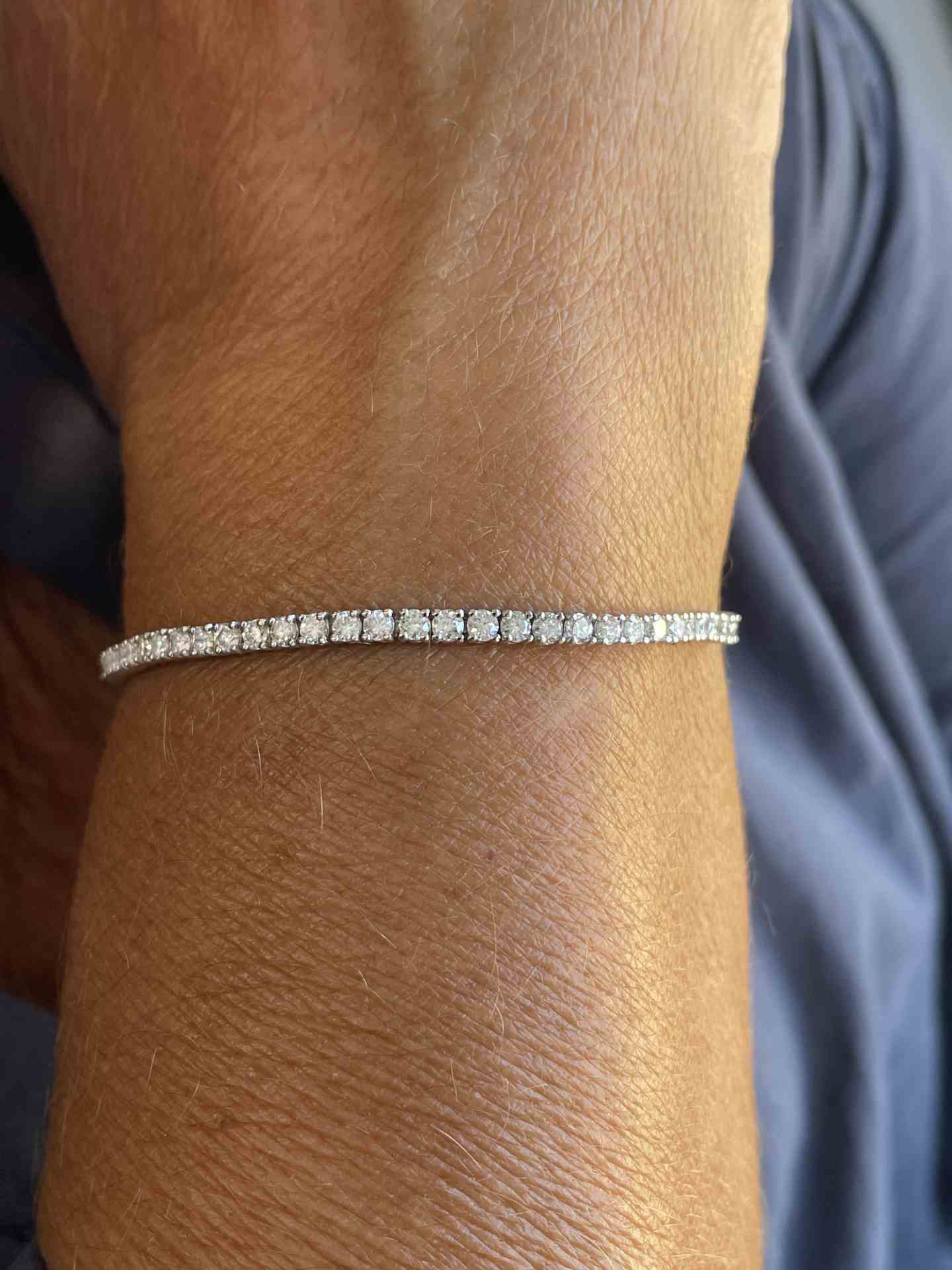 Pulsera ALBI riviere ajustable en oro blanco de 18 ktes con brillantes.