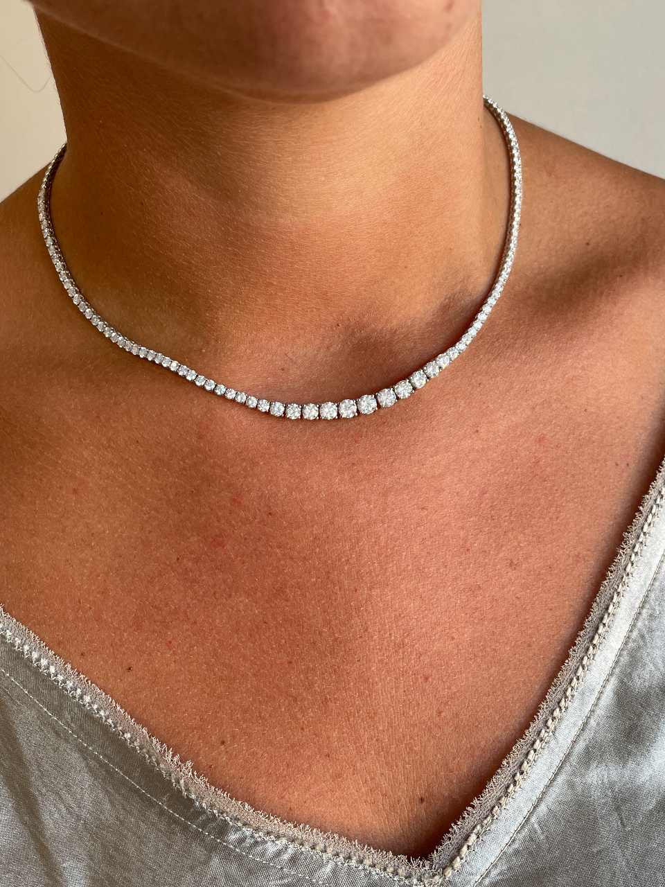 CAHORS riviere choker with diminishing diamonds in 18k white gold