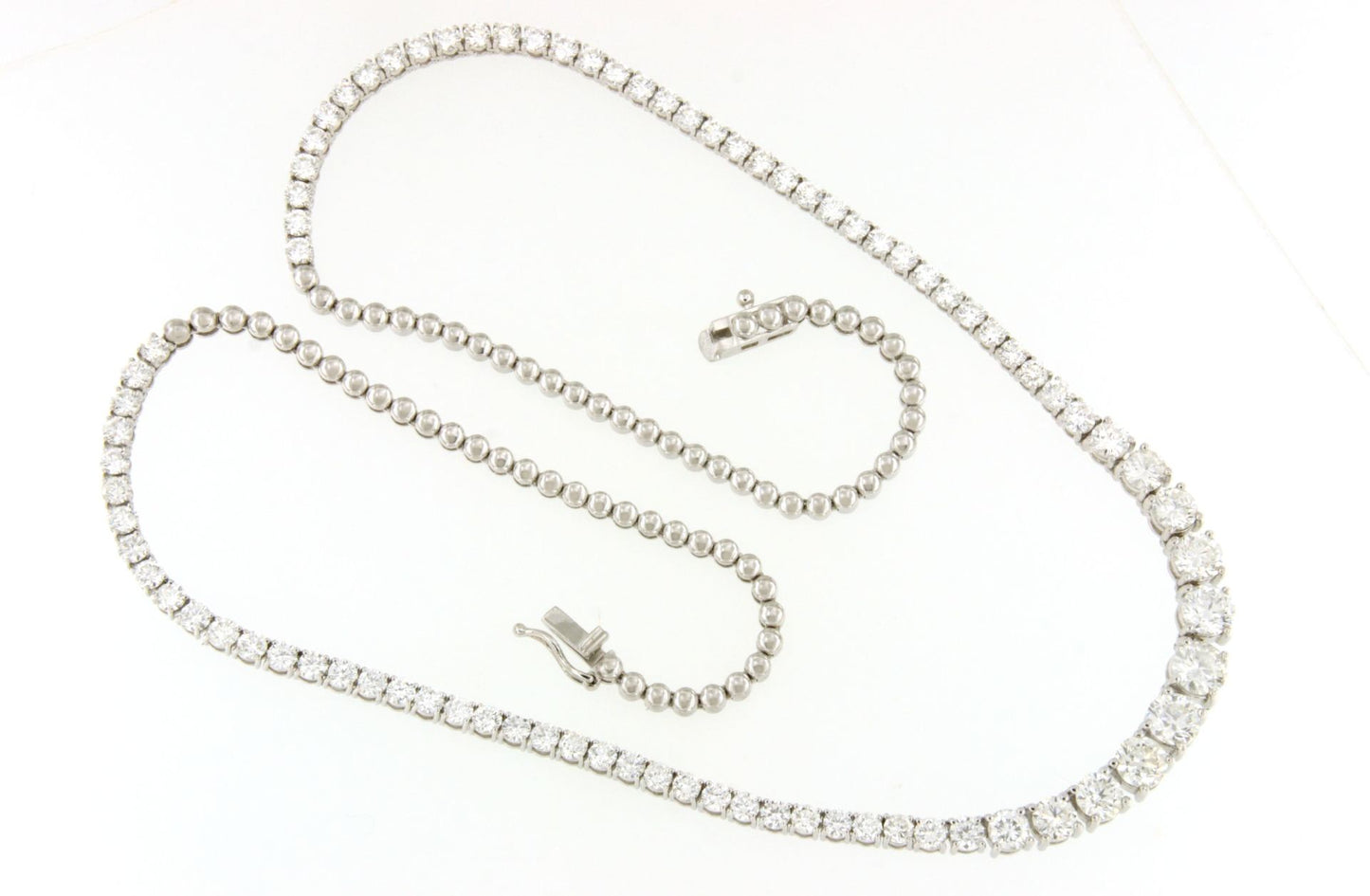 CAHORS riviere choker with diminishing diamonds in 18k white gold