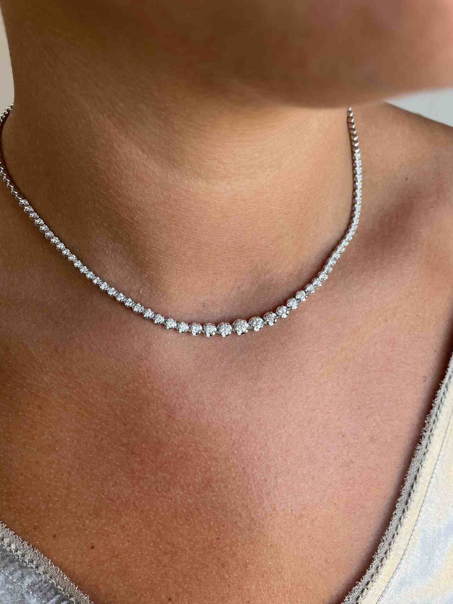 TROYES riviere choker with diminishing diamond in 18k white gold