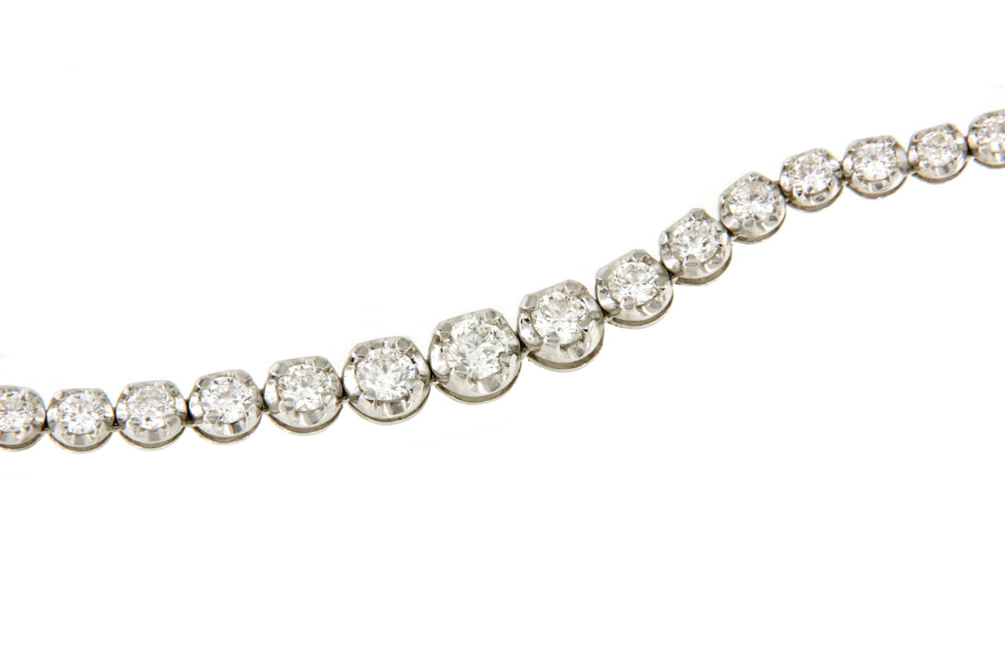 VALENCE choker with riviere diamonds in 18k white gold in decreasing size.