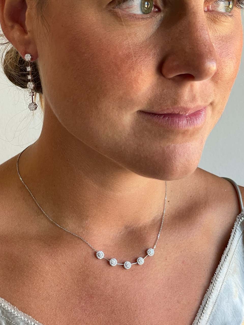 CARCASSONE fine choker with diamond centers in white gold