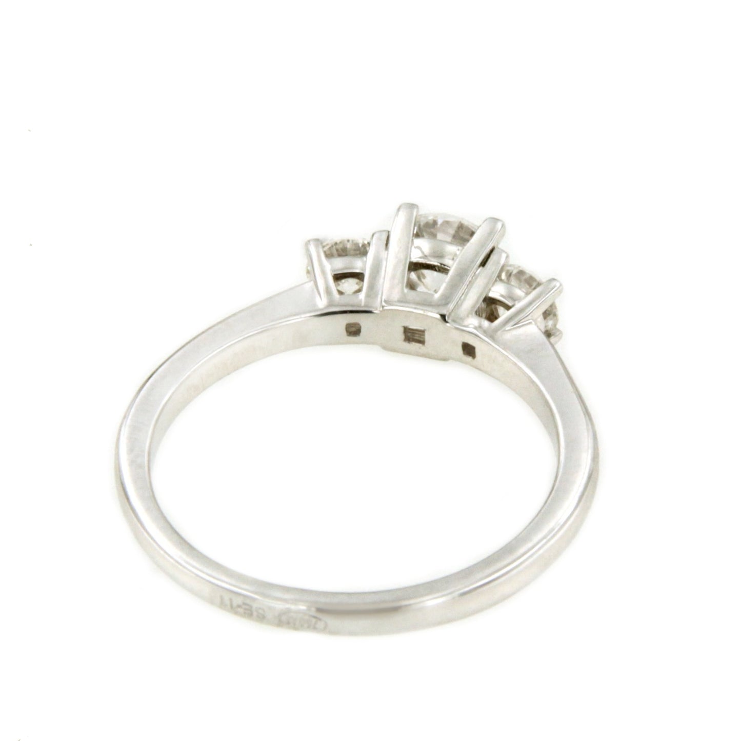 Anillo ANNECY tresillo de diamantes talla brillante en oro blanco 18 ktes
