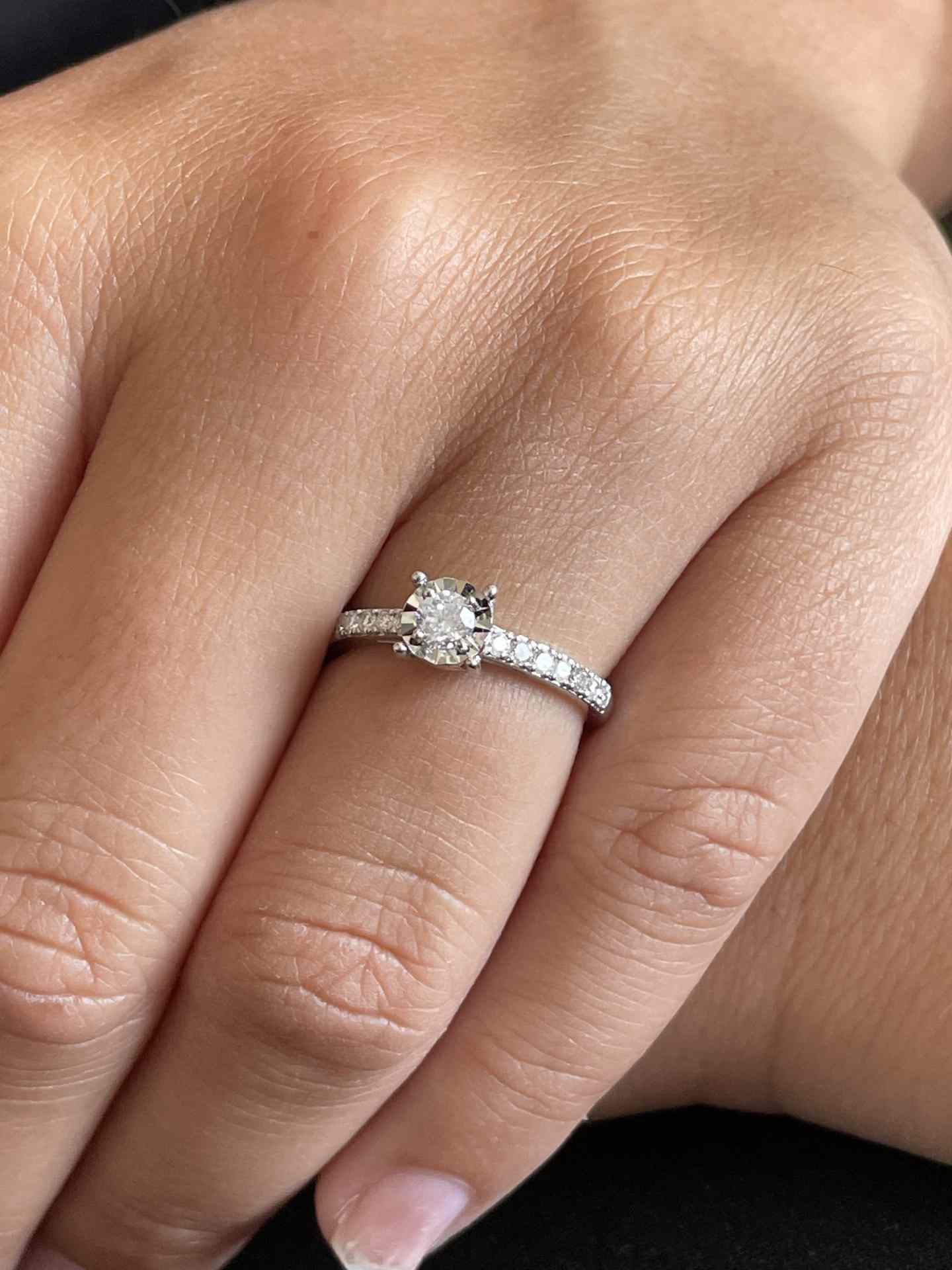 Anillo CHAMBERY solitario de brillante en oro blanco de 18 ktes