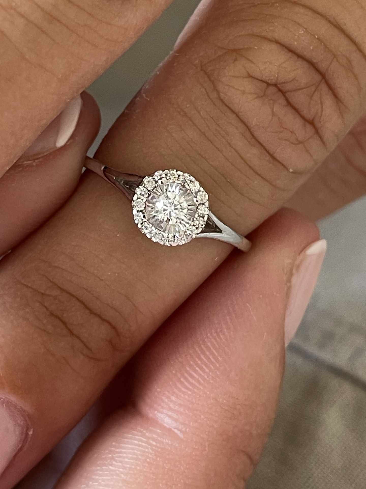 QUIMPER solitaire ring surrounded by a brilliant-cut diamond in 18k white gold.