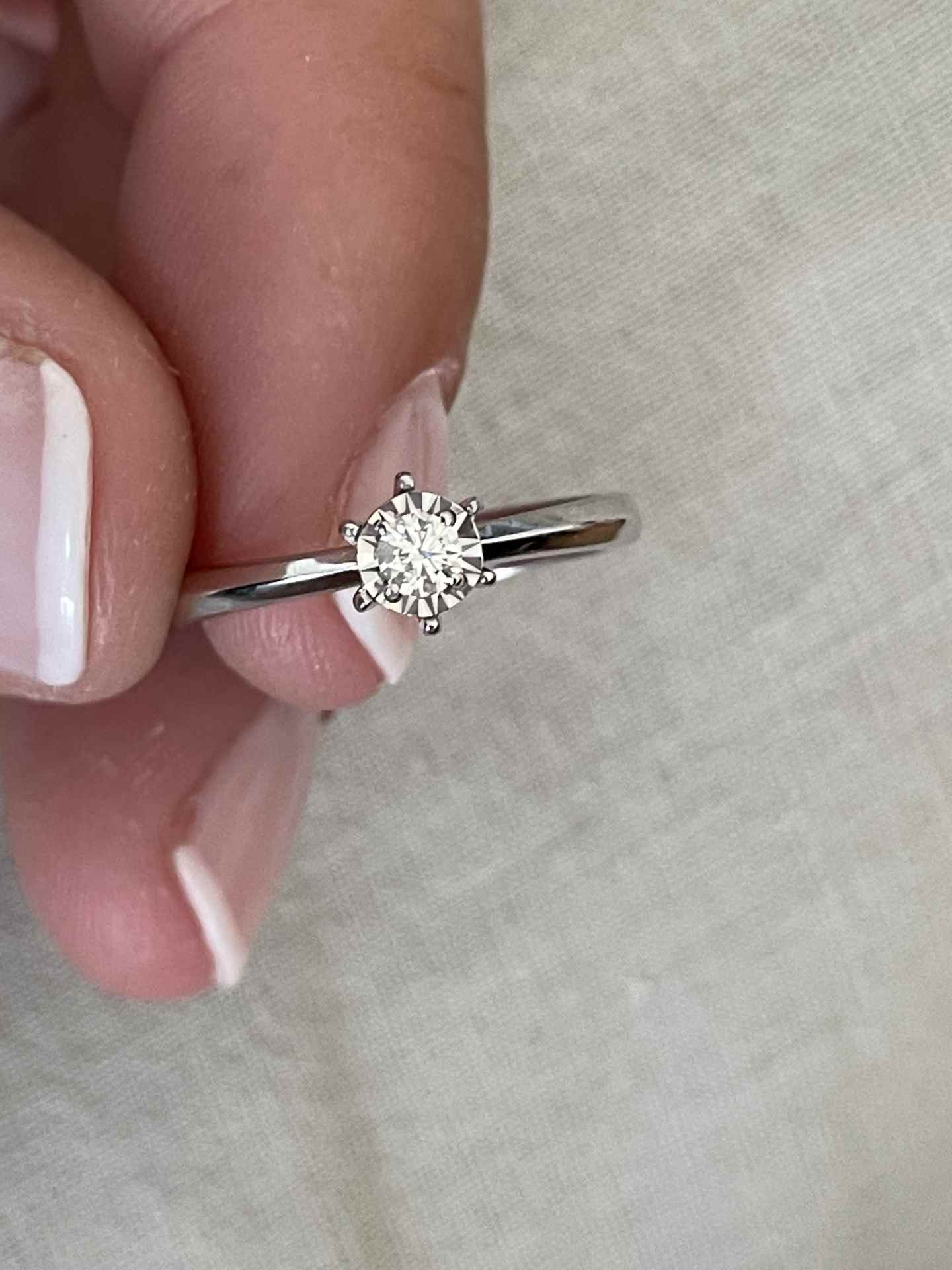 PERIGUEUX solitaire ring with six prongs in 18k gold