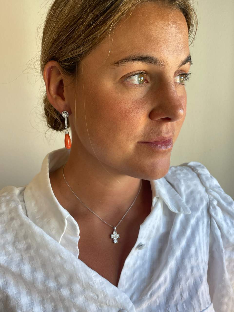 PARADA cross in 18k white gold with baguettes, taipes and diamonds