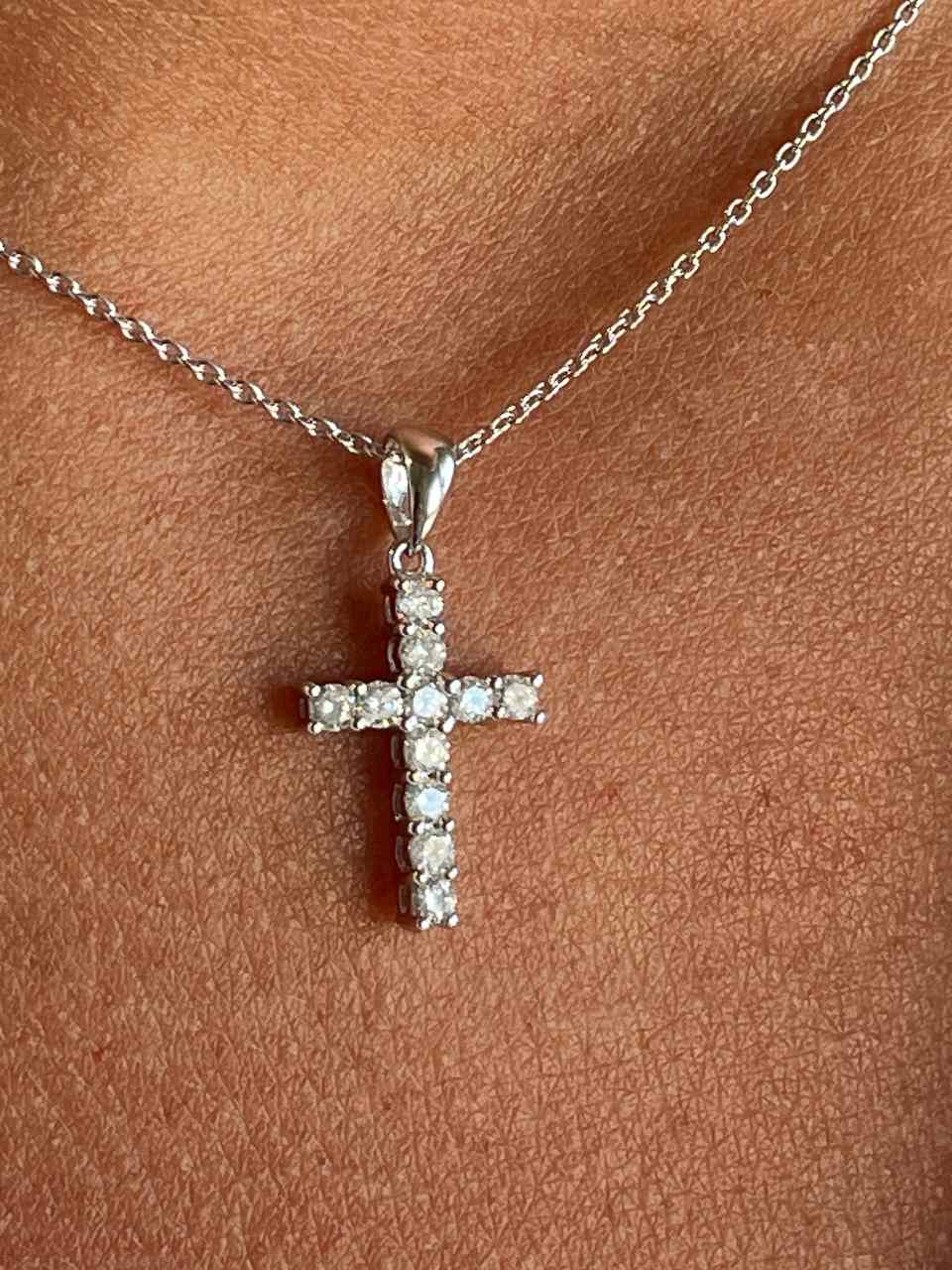 UTRERA cross in 18k white gold with diamonds in claws.