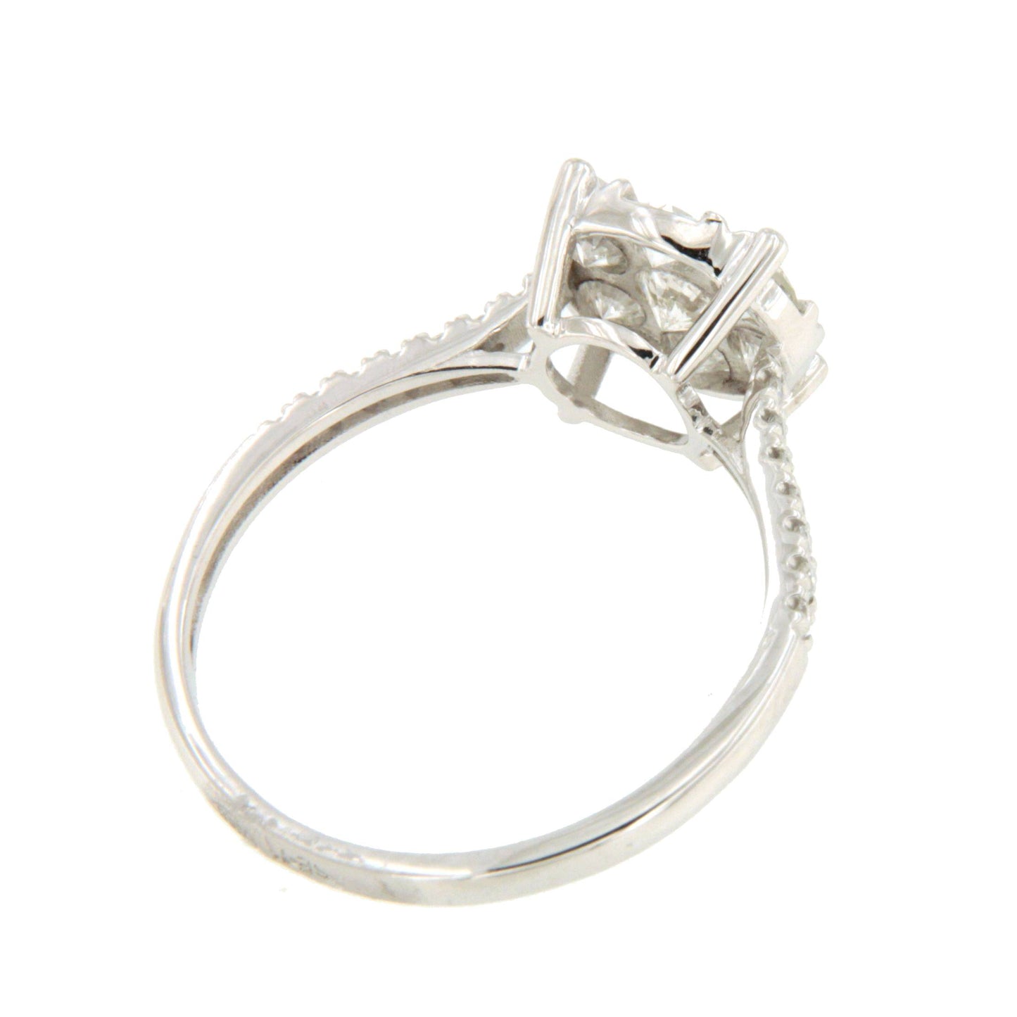 Anillo CAMU roseta centro de brillante en oro blanco de 18 ktes