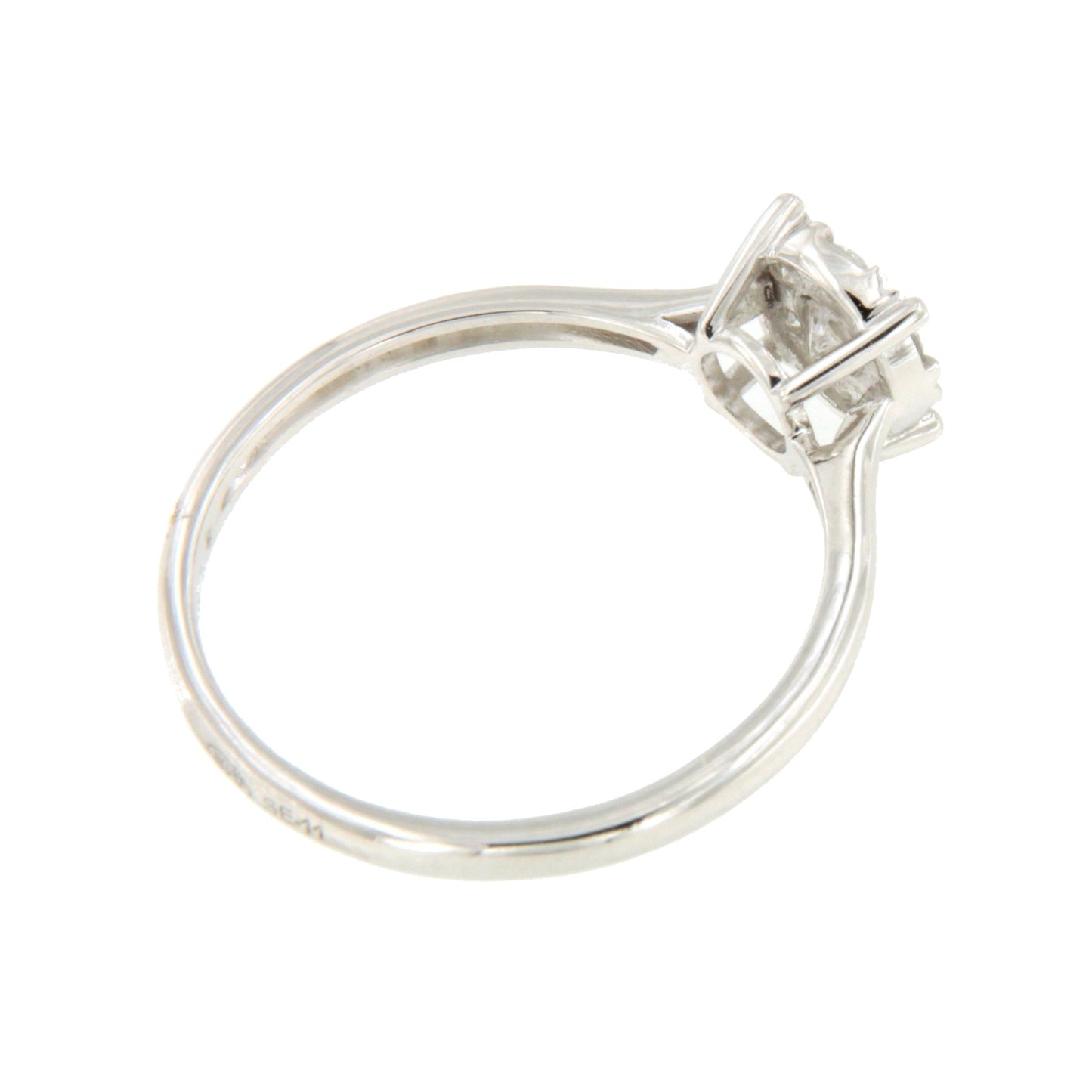 Anillo TEJOCOTE roseta con brillantes sobre 4 garras en oro blanco de 18 ktes