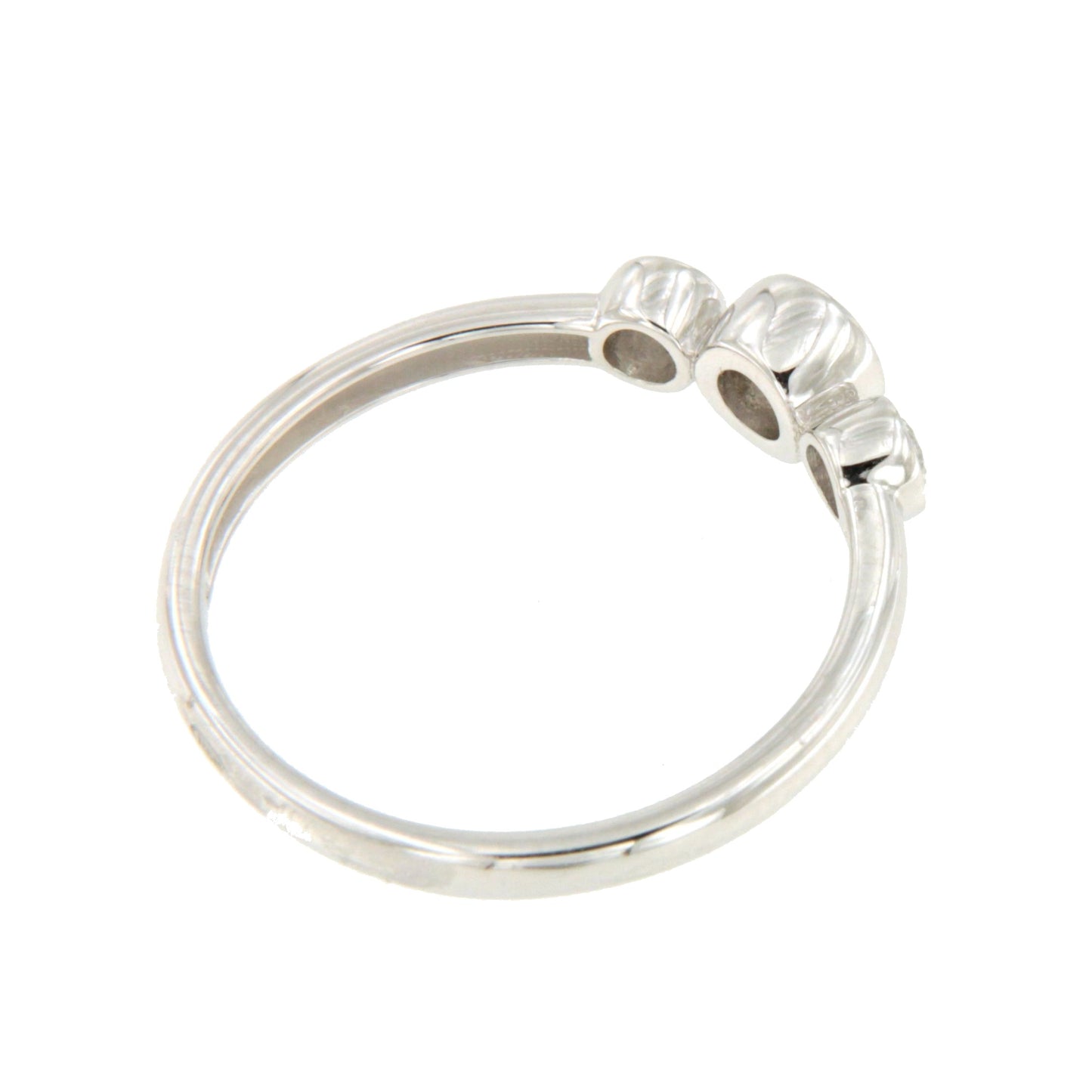 Anillo FEIJOA tresillo de diamantes talla brillante en oro blanco 18 ktes