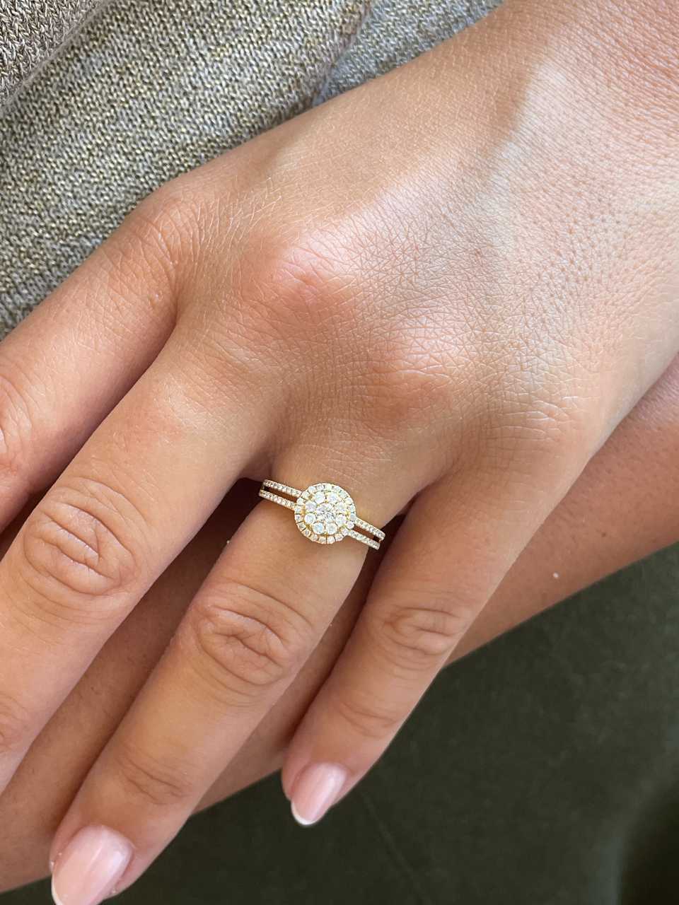 Anillo MARULA roseta con diamantes en oro amarillo de 18 kilates