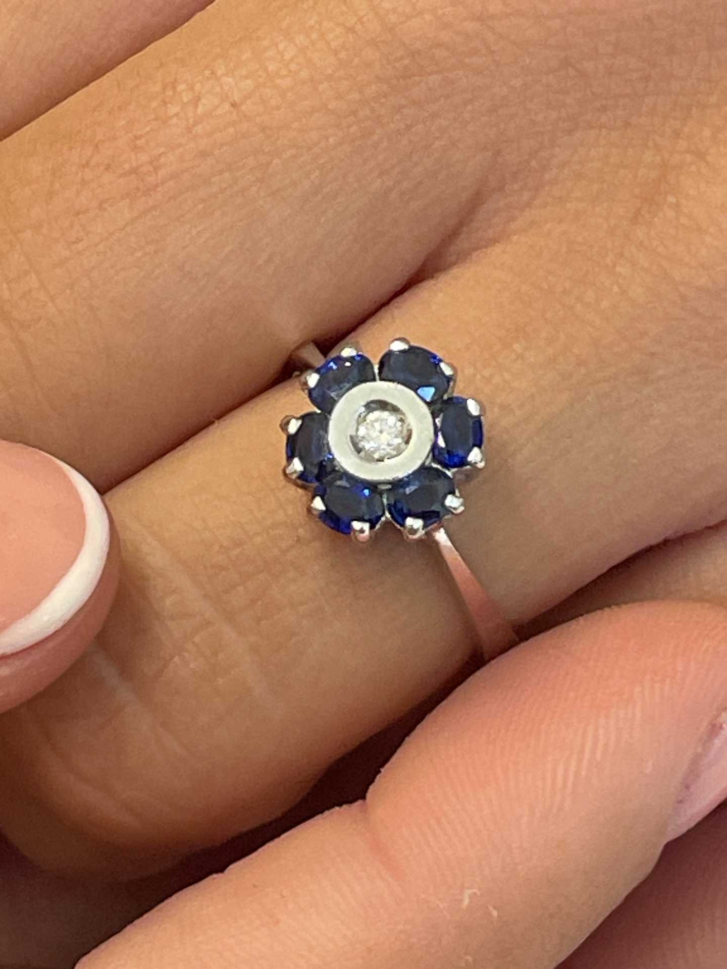 Anillo ALCOBENDAS solitario de brillante y zafiros oro 18 ktes