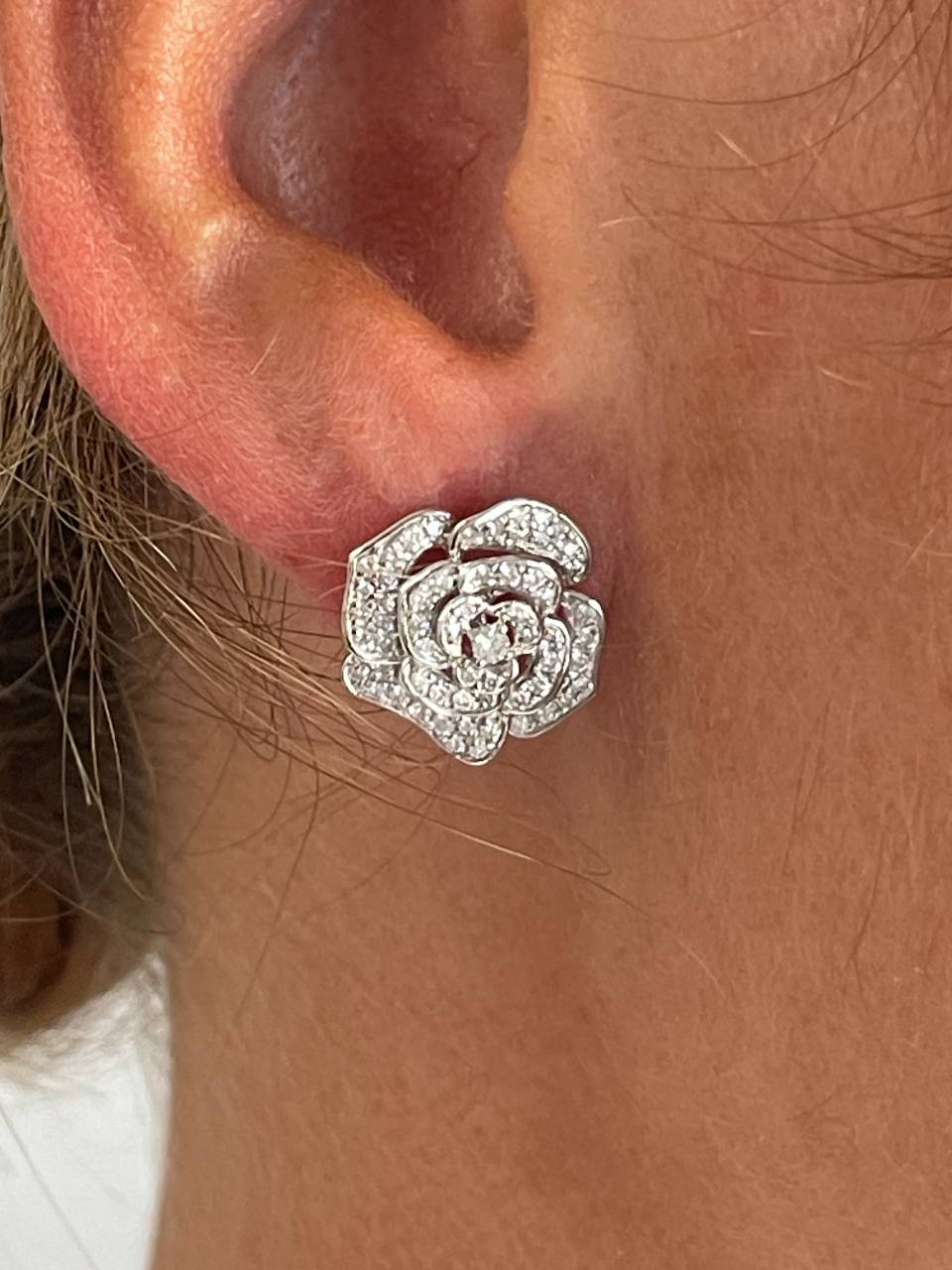 Pendientes PIÑA flor en oro blanco de 18 kilates con diamantes talla brillante