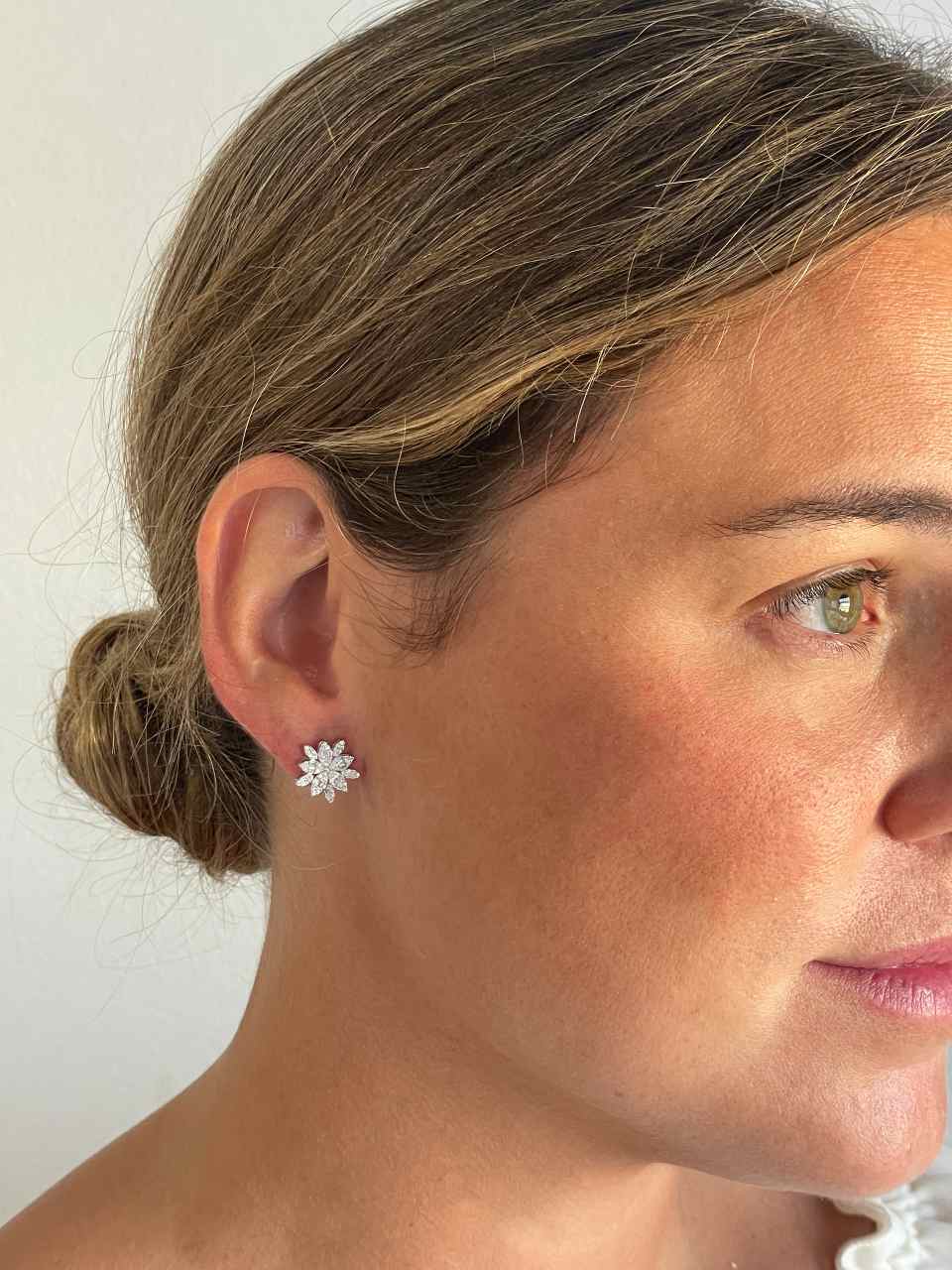 Pendientes JABOTICA estrella en oro blanco 18 ktes con brillantes y baguettes