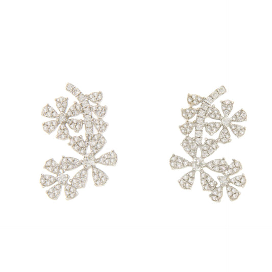 NOREÑA flower pendant in 18 karat white gold with diamonds.