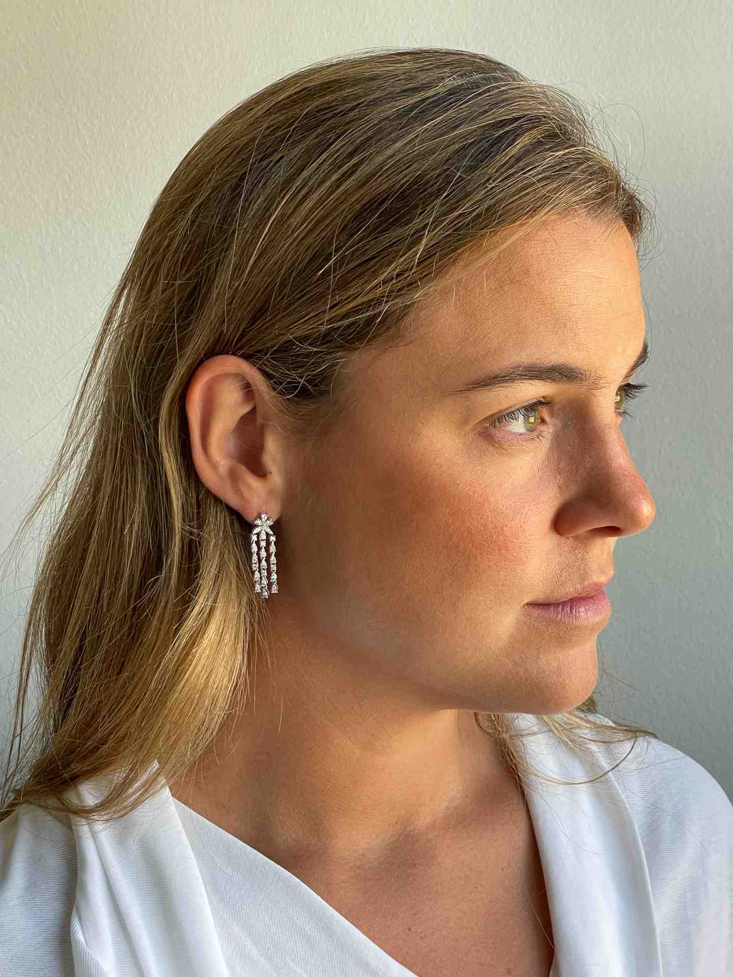 RIBADEOS long 18k white gold earring with diamonds.