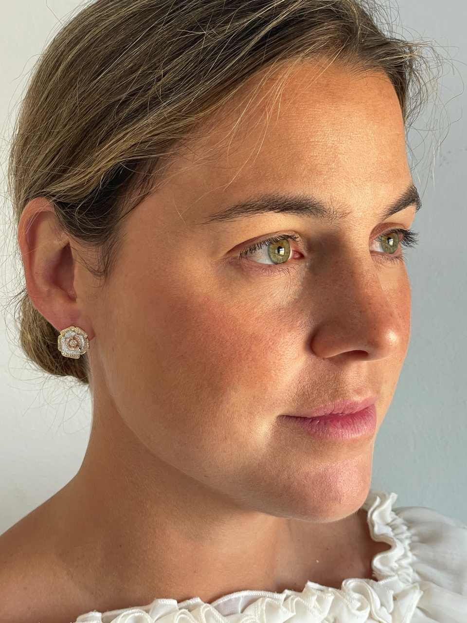 Pendientes LIMA flor en oro de tres colores 18 kilates con brillante