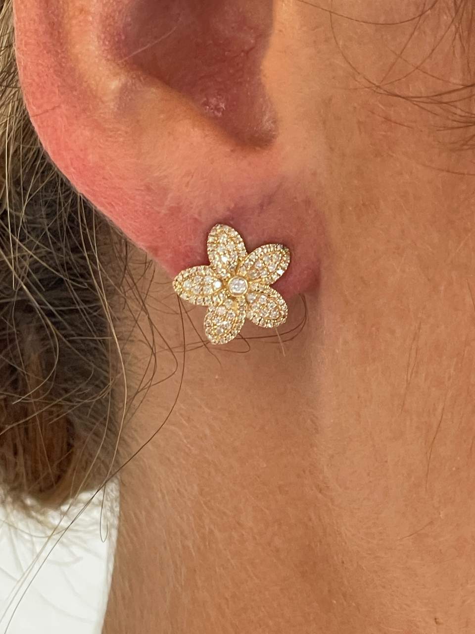 Pendientes KIWI cortos en oro amarillo de 18 kilates y diamantes.