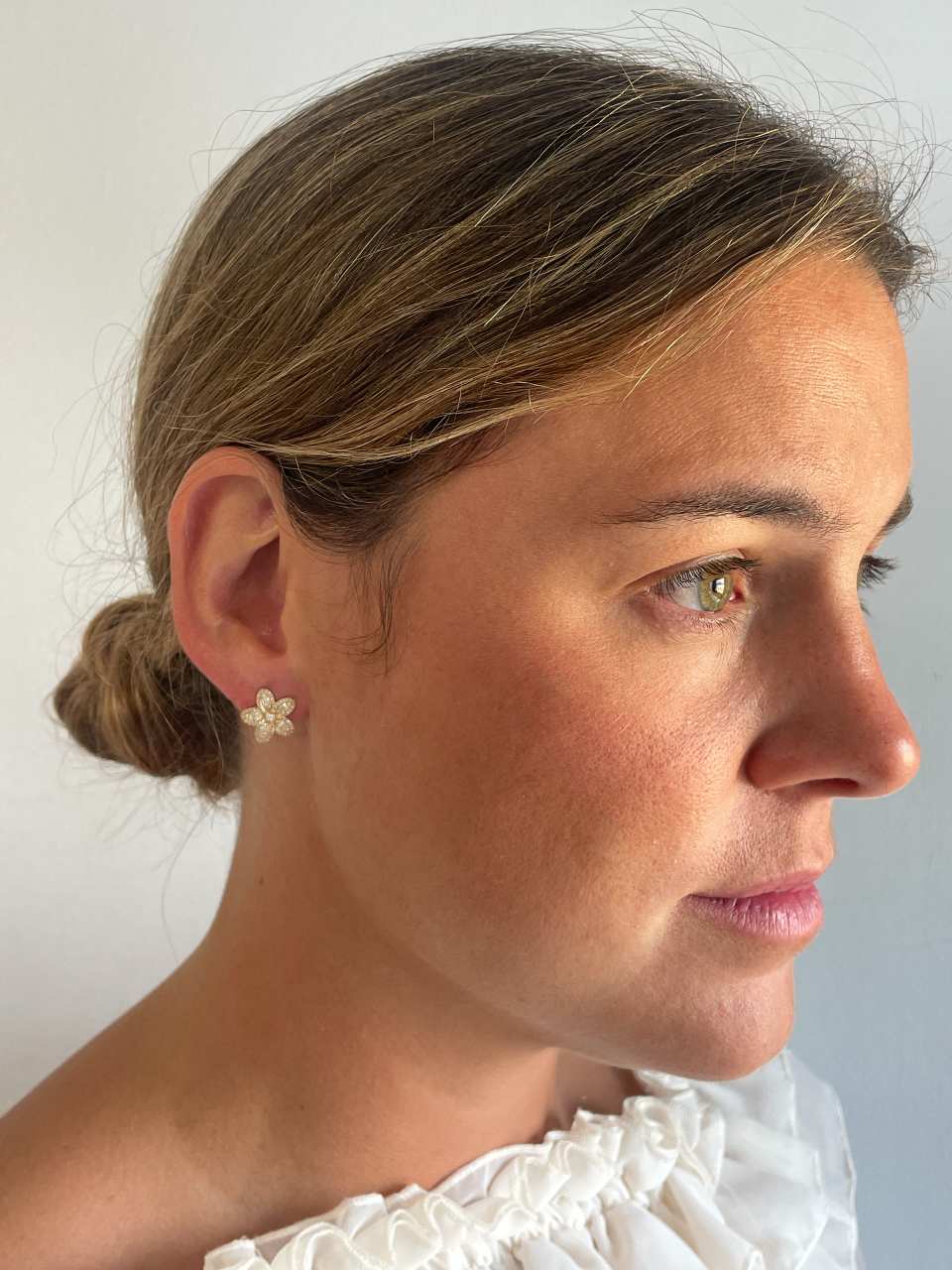 Pendientes KIWI cortos en oro amarillo de 18 kilates y diamantes.