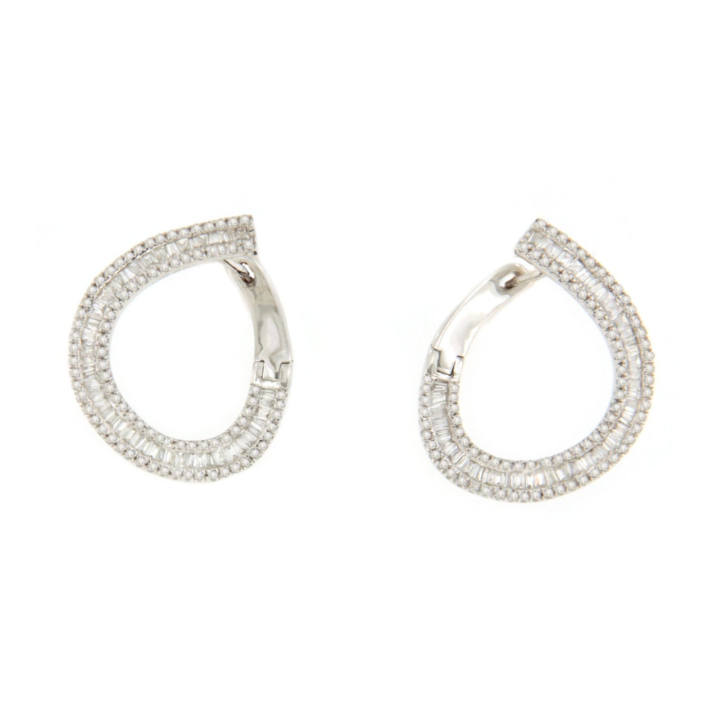 Pendiente PERA en oro blanco 18 kilates con diamantes y baguettes