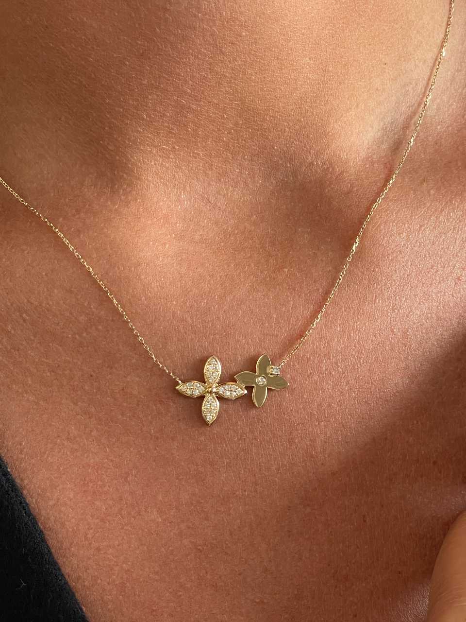 Gargantilla LIMON con flores en oro amarillo 18 ktes y brillantes.