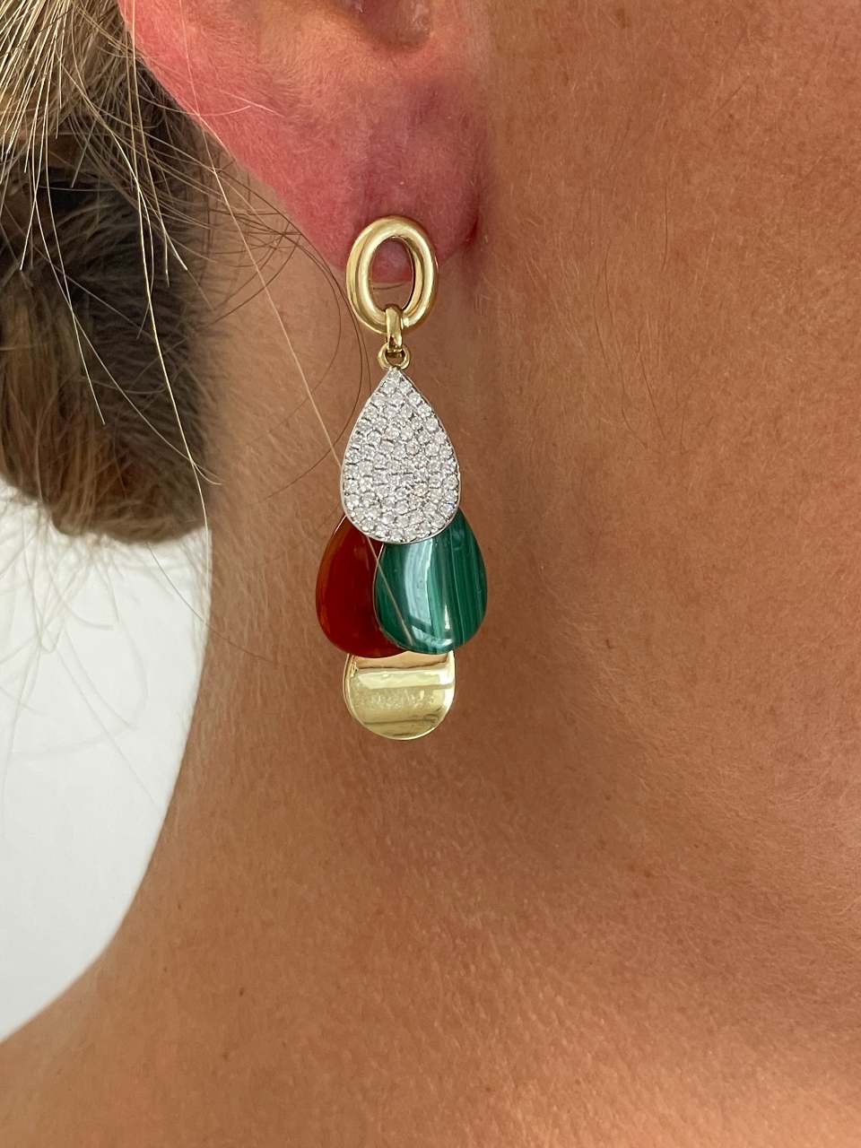 Pendientes NISPERO en oro amarillo 18 ktes con brillantes y piedras