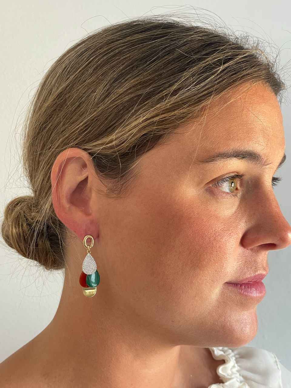 Pendientes NISPERO en oro amarillo 18 ktes con brillantes y piedras