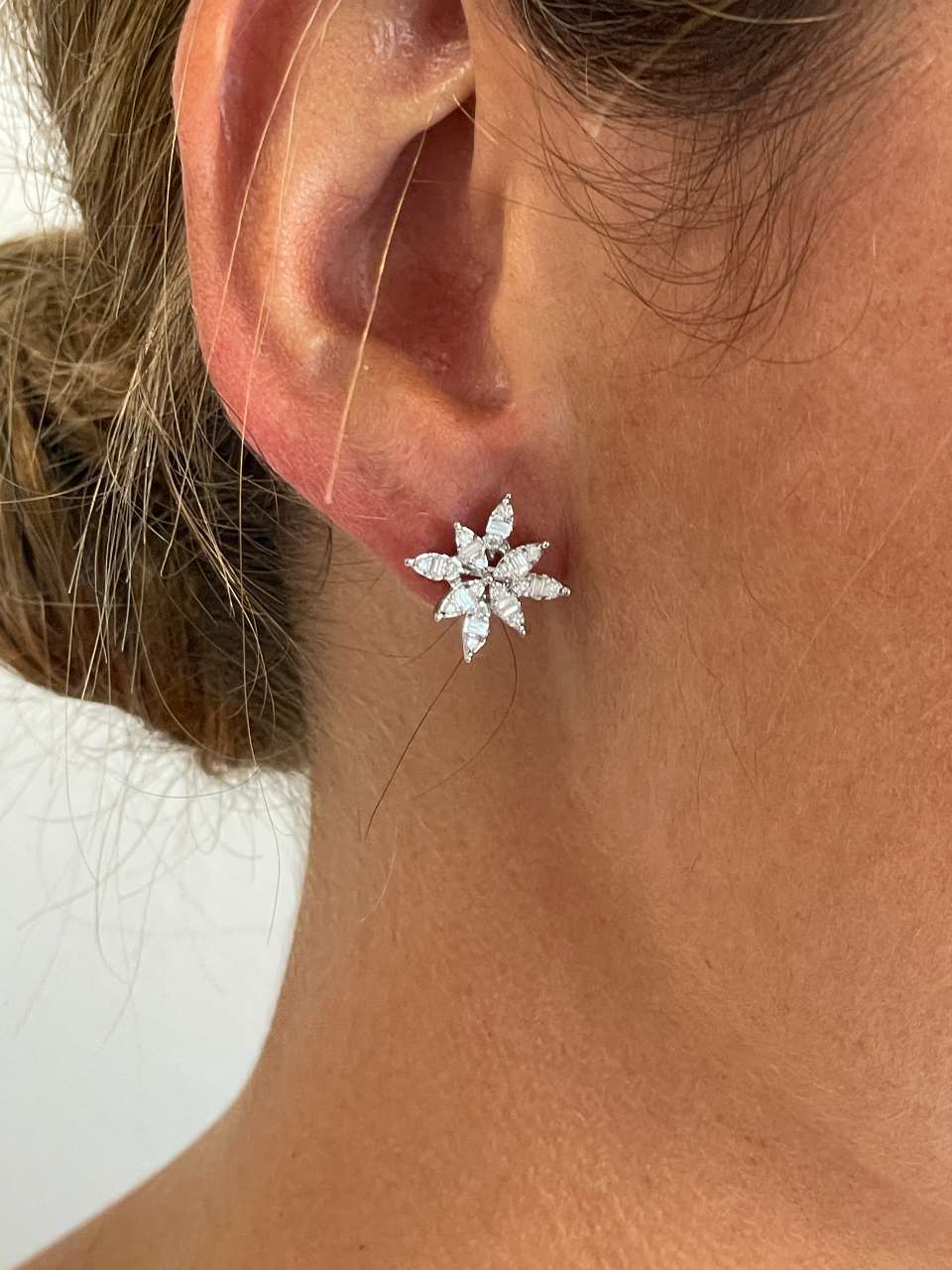 Pendientes BIGNAY estrella en oro blanco 18 ktes con brillantes y baguettes