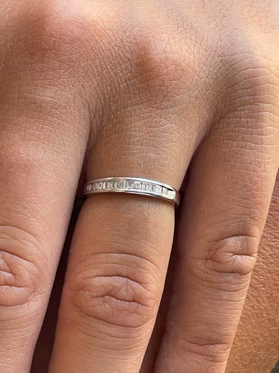 Anillo PULASAN alianza de diamantes talla baguettes en oro blanco 18 ktes