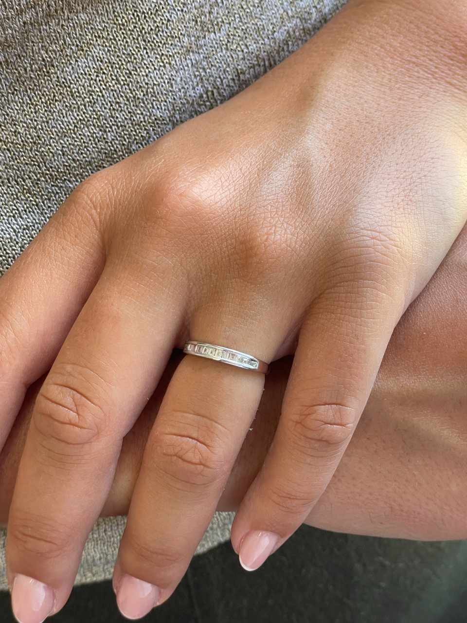 Anillo PULASAN alianza de diamantes talla baguettes en oro blanco 18 ktes