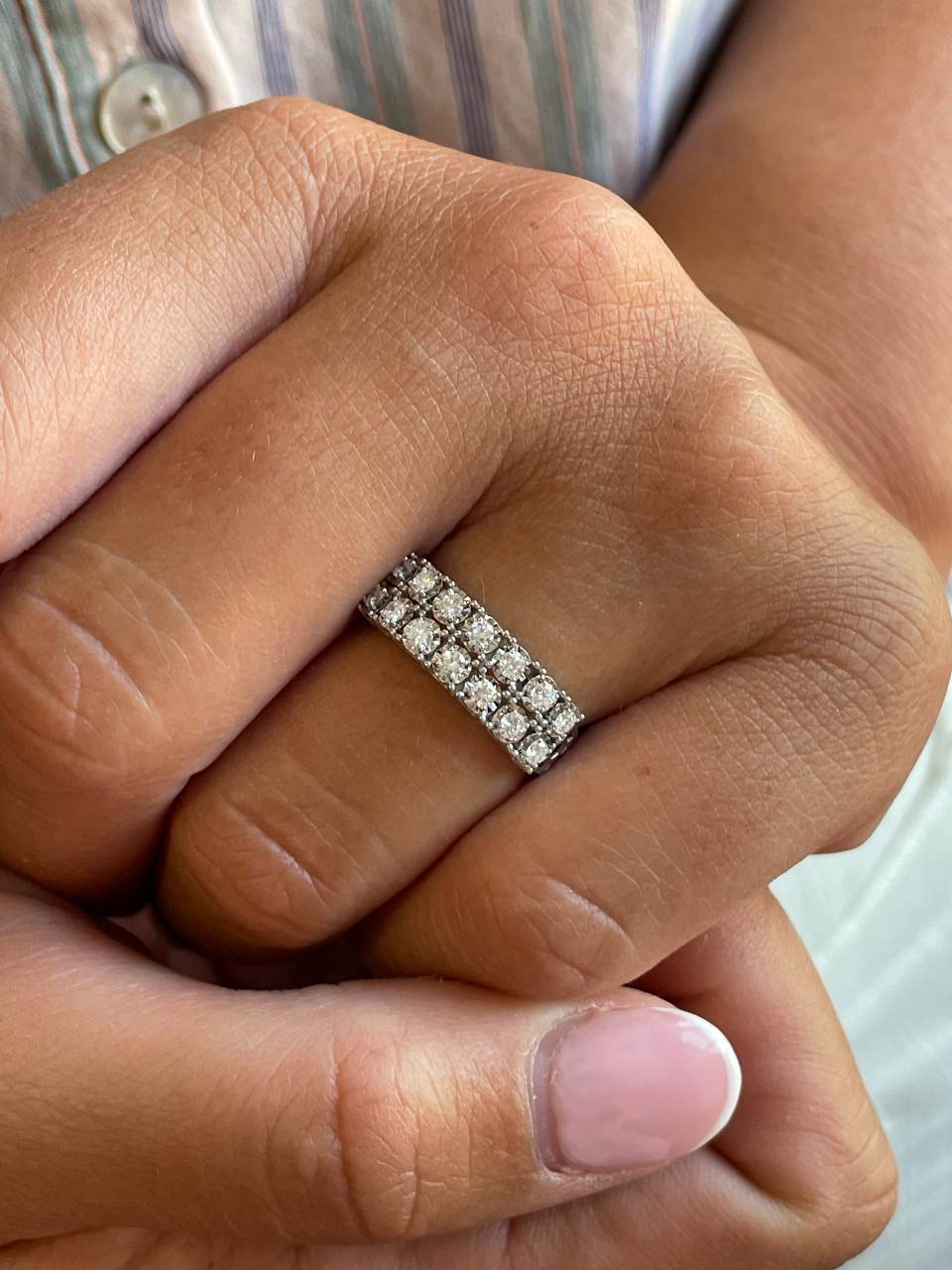 Anillo OROSEI alianzas en oro blanco 18 ktes con brillantes.
