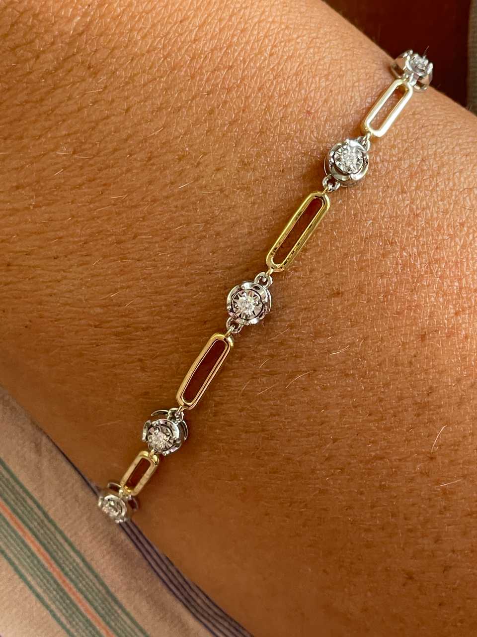 Pulsera ARONIA en oro blanco y amarillo de 18 ktes con brillantes