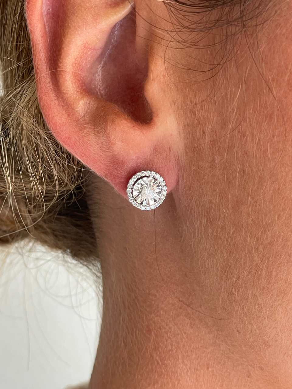 Pendiente MIRTILLO dormilones de brillantes en oro blanco 18 ktes