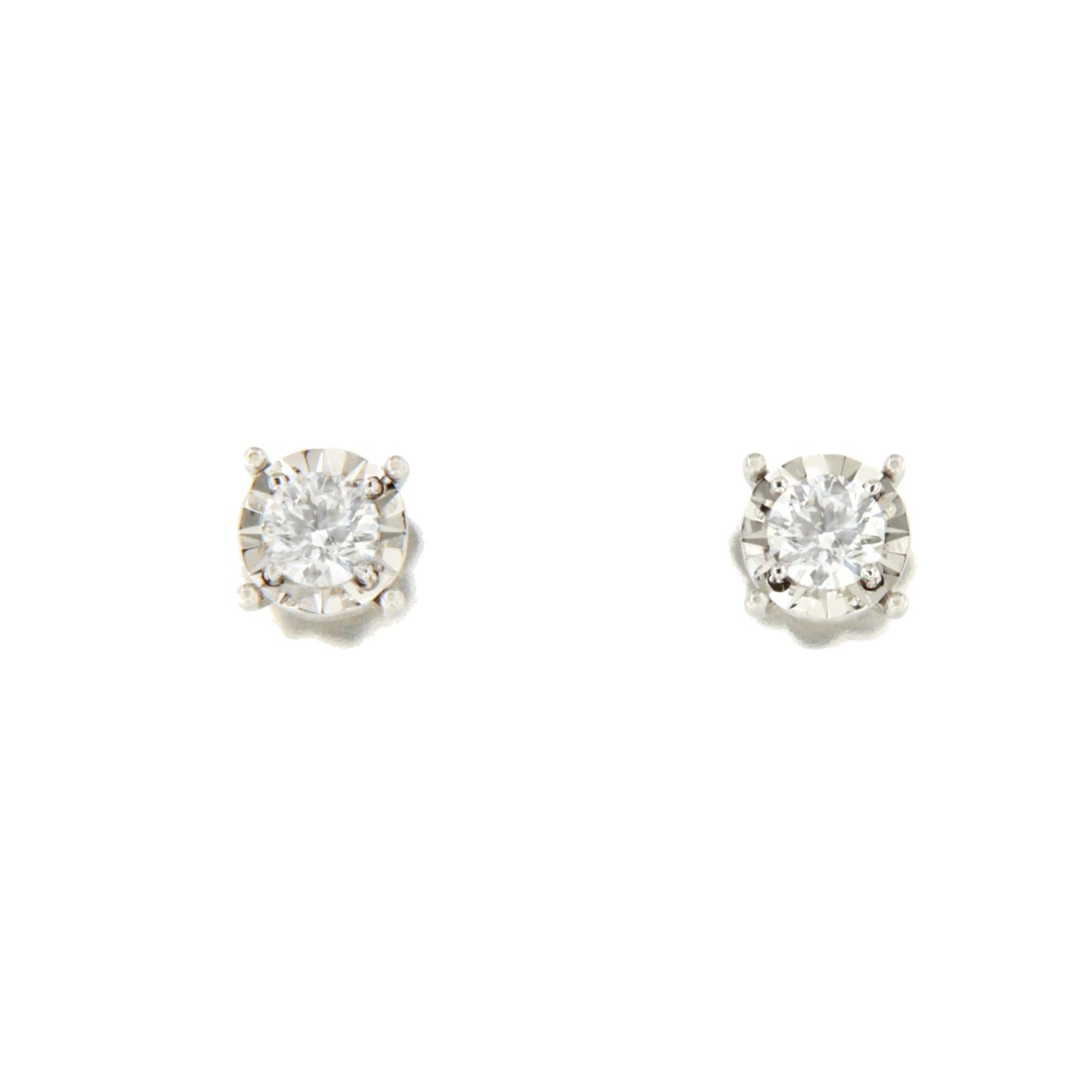 GUANA stud earrings with diamond studs and claw setting in 18k white gold.