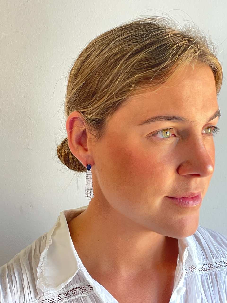 Pendientes TEMPIO largos oro blanco 18 ktes zafiros y brillantes