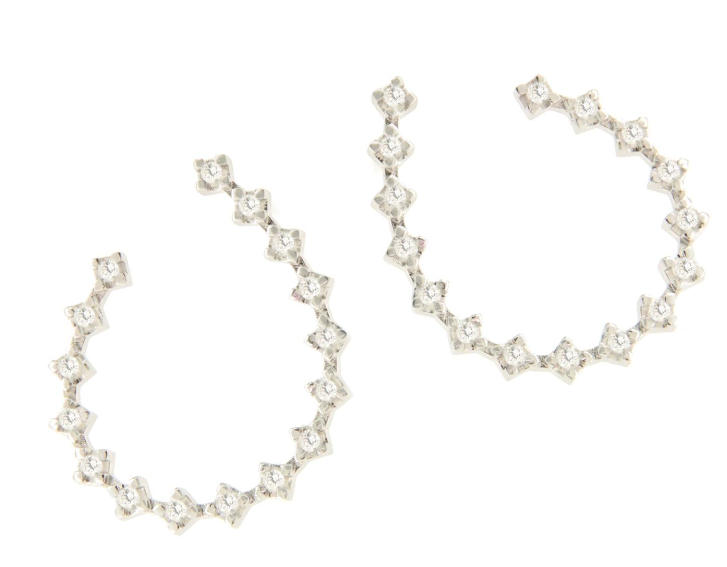 WINDSOR open hoop earring in 18k white gold with diamonds