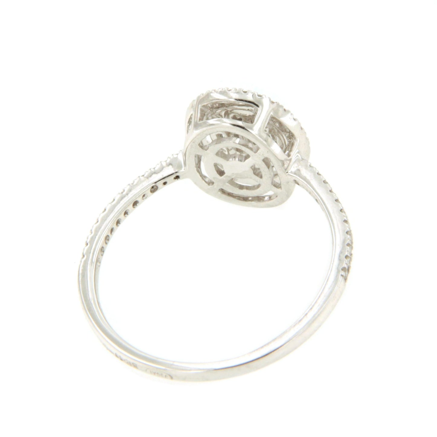 Anillo OLIENA oval en oro blanco 18 ktes con brillantes y baguettes.
